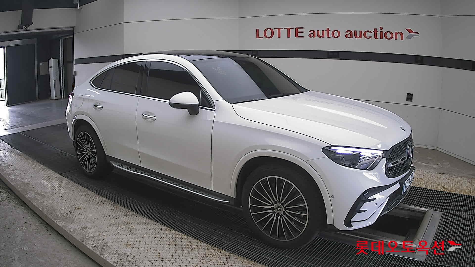 Mercedes-Benz - GLC-Class | 300(G) 2.0 4MATIC COUPE AMG LINE 18