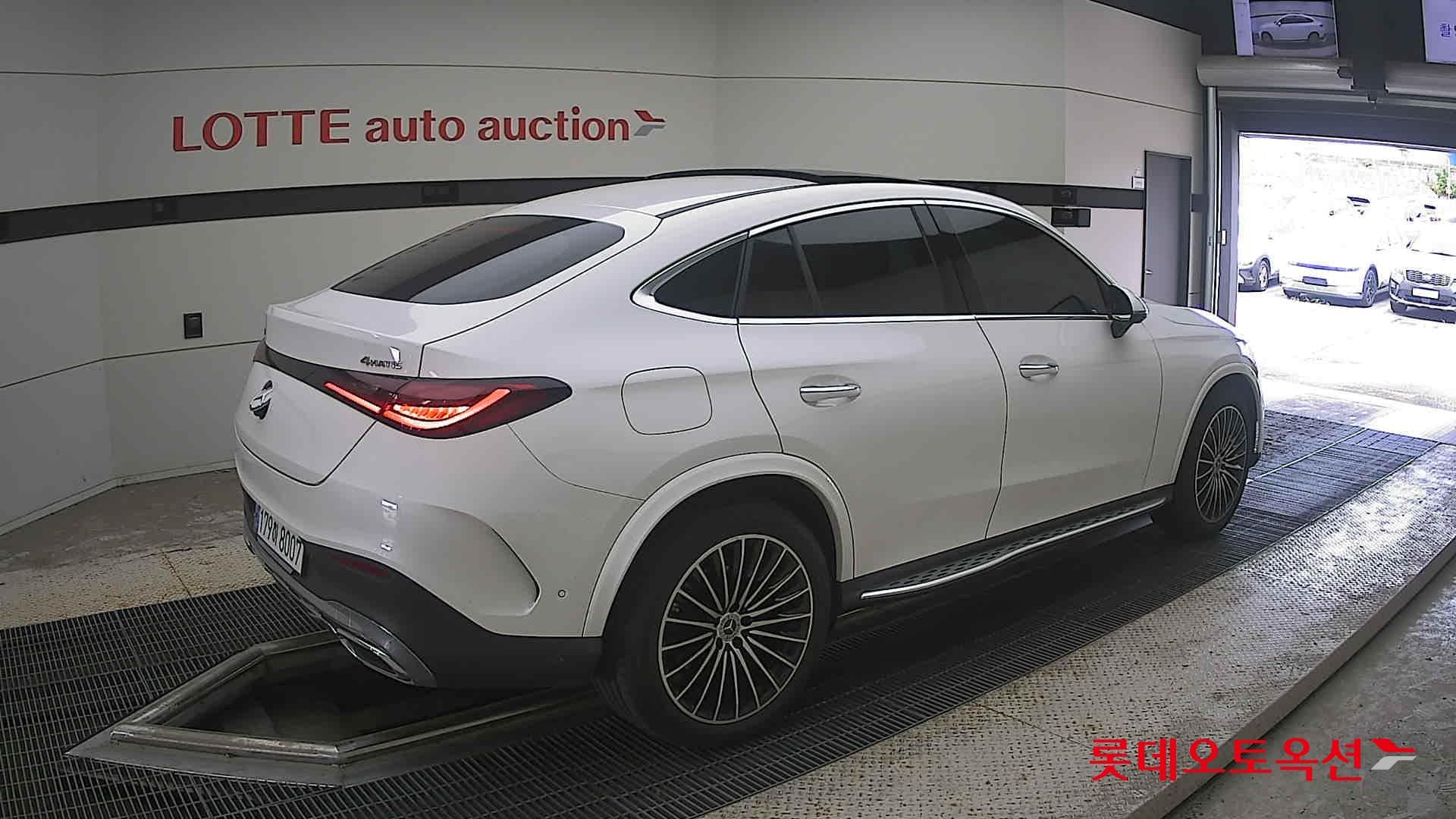 Mercedes-Benz - GLC-Class | 300(G) 2.0 4MATIC COUPE AMG LINE 14