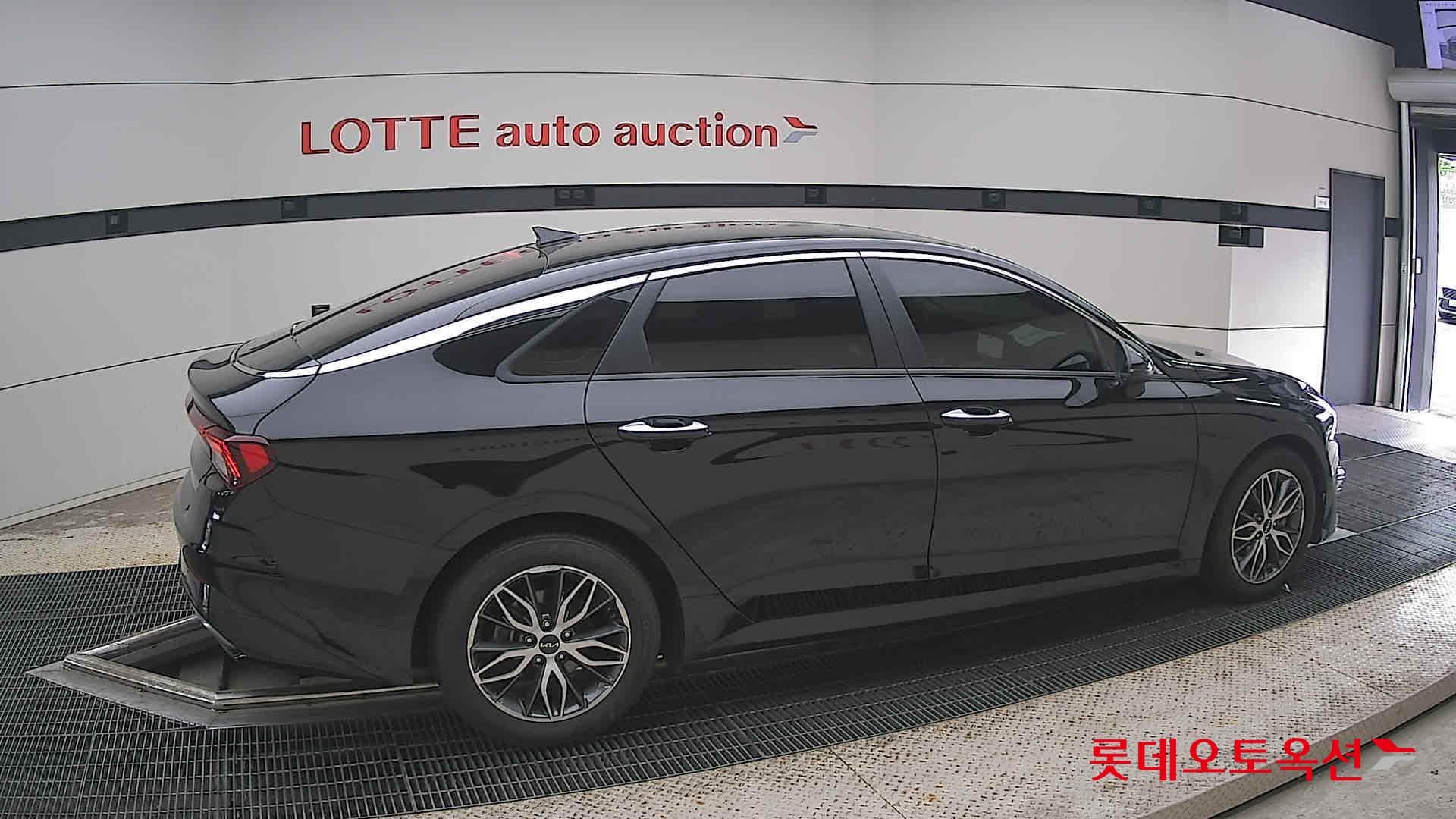 Kia - K5 | INTERACTIVE (G) 2.0 Prestige 15