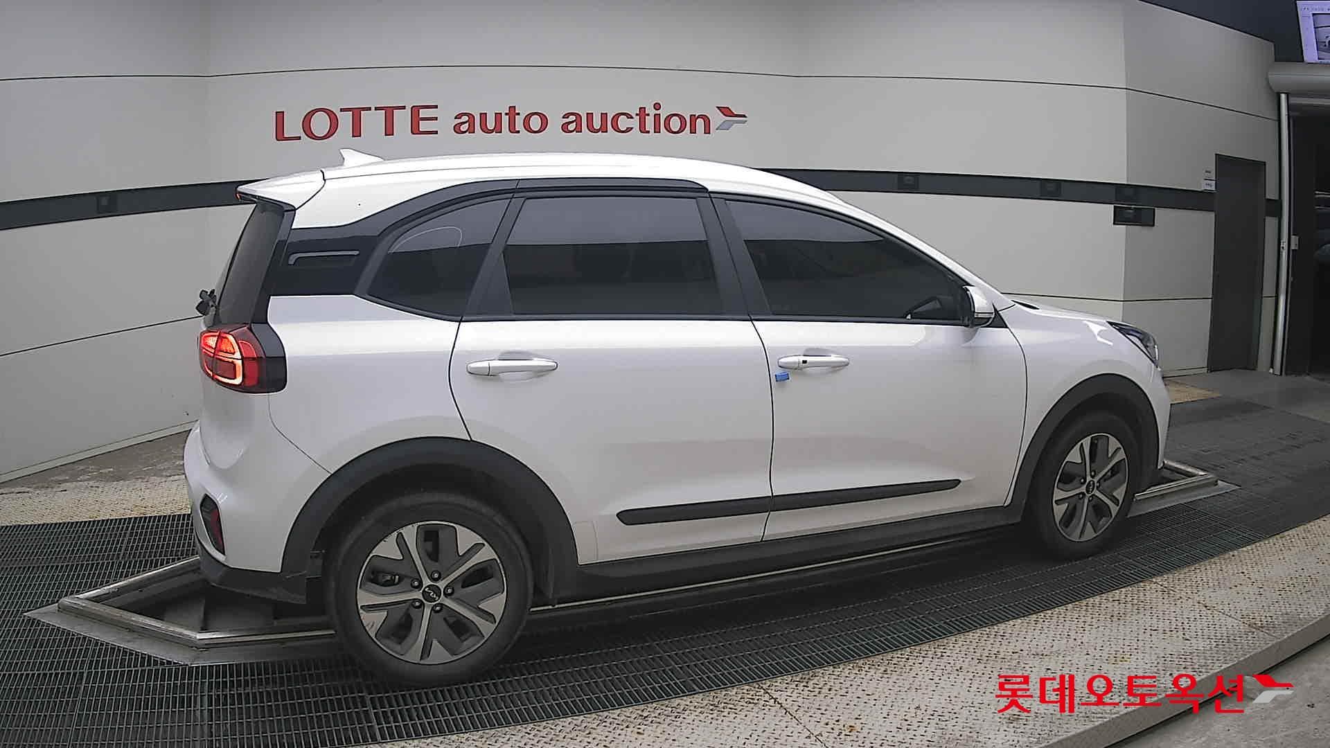 Kia - Ниро | PLUS (E) 15