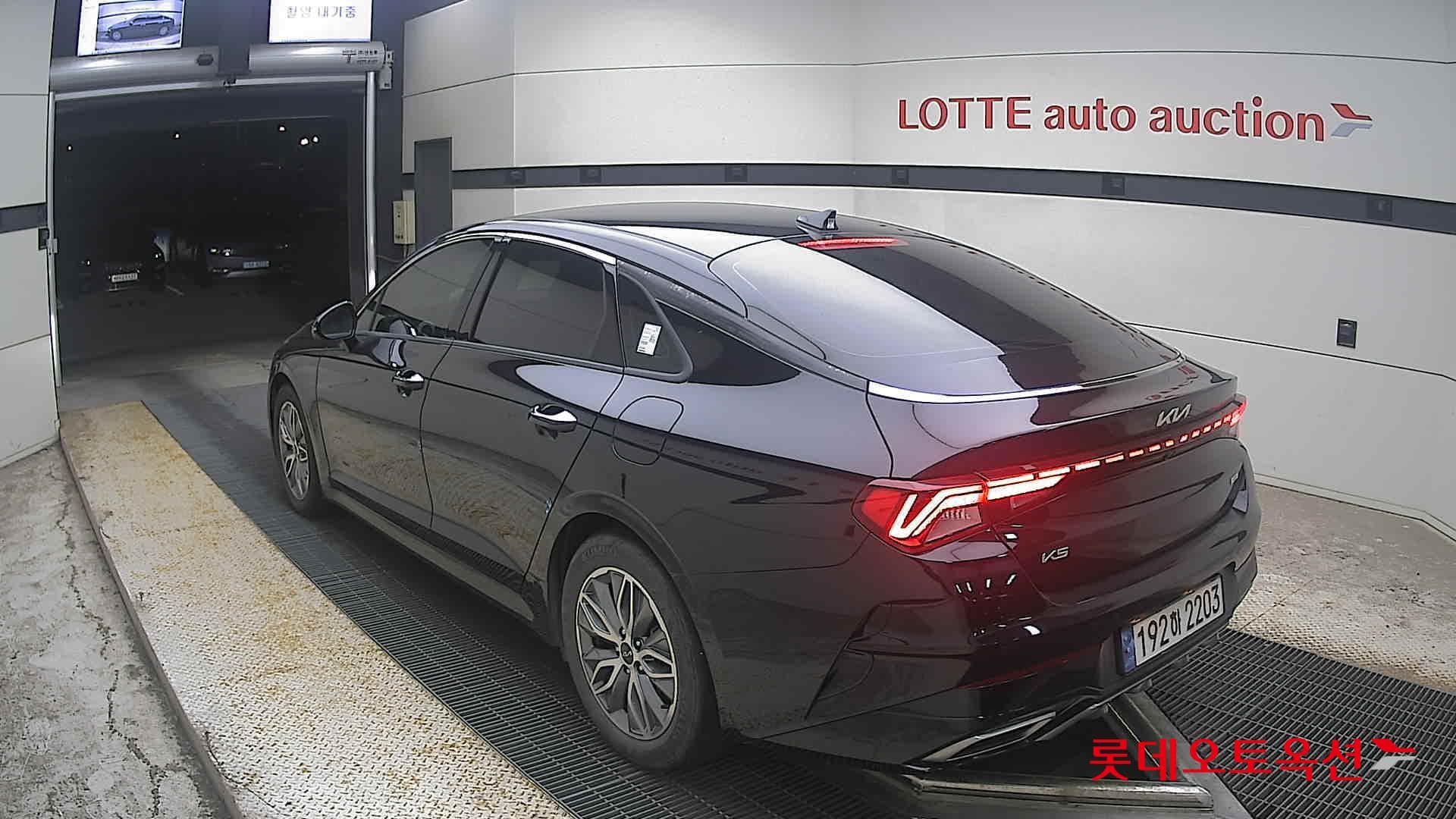 Kia - K5 | INTERACTIVE (H) 2.0 Noblesse 10