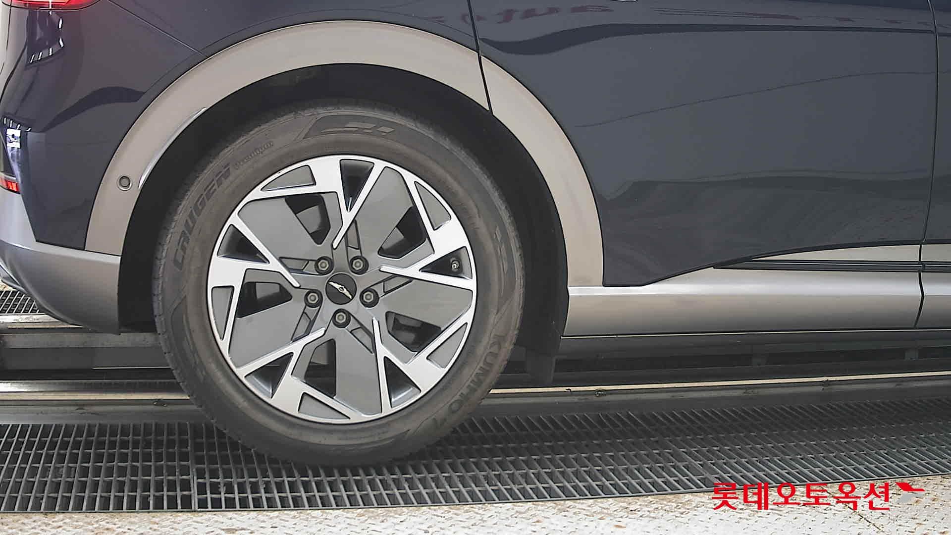 جينيسيس - GV60 | (E) Standard 2WD 24