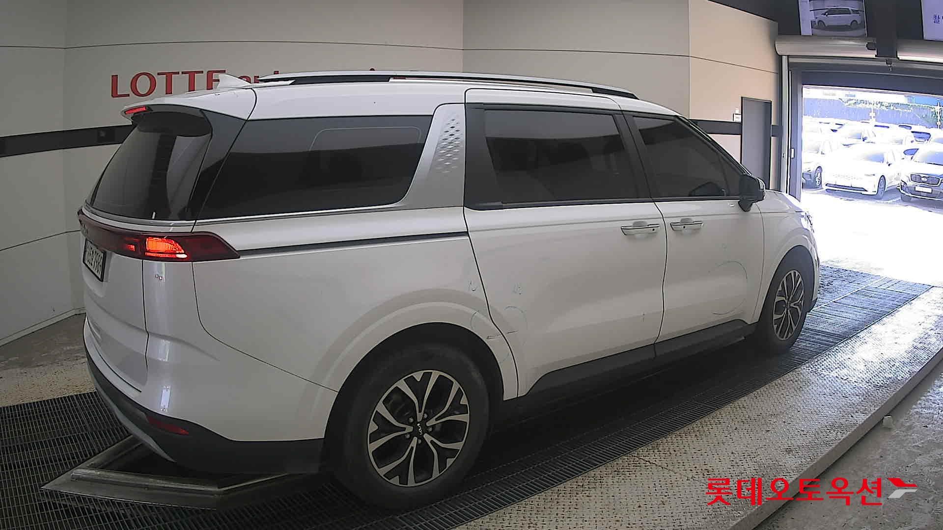 Kia - Carnival | KA4 (D) 2.2 Prestige 9Seater 14