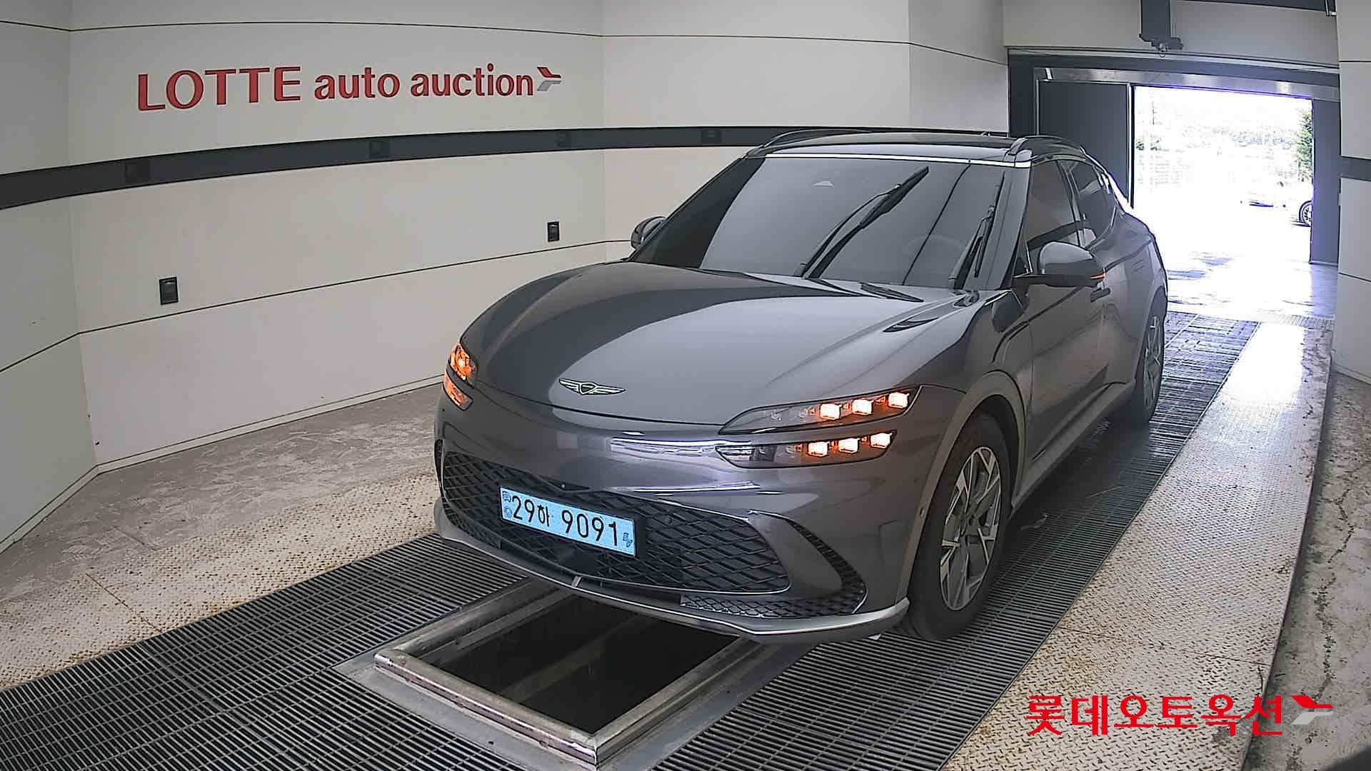 جينيسيس - GV60 | (E) Standard 2WD 2