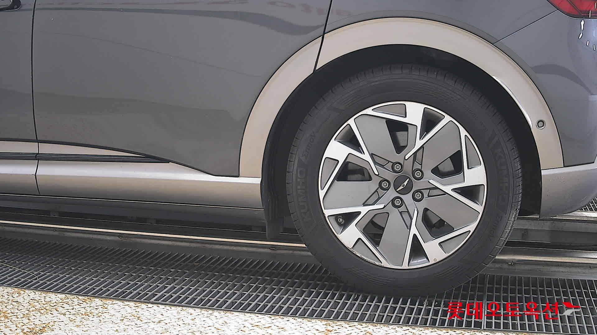 جينيسيس - GV60 | (E) Standard 2WD 22