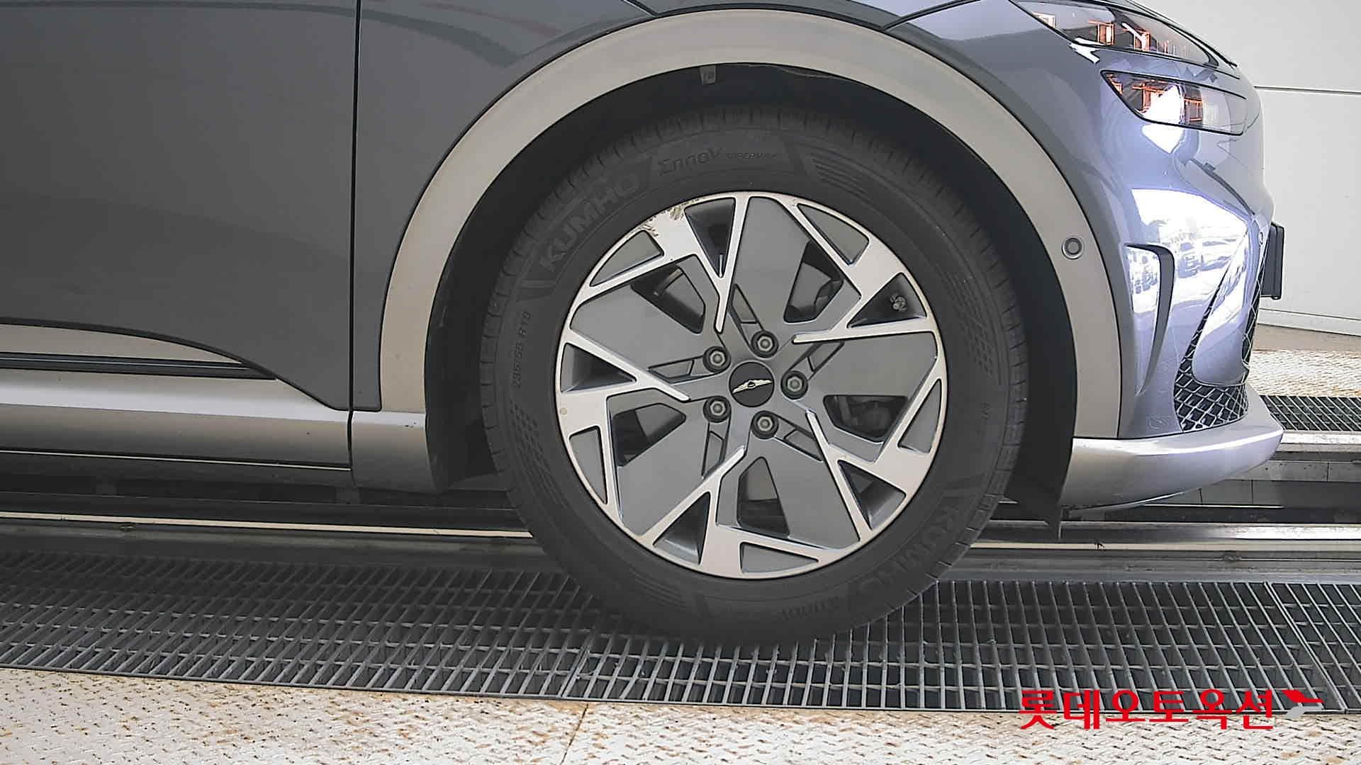 جينيسيس - GV60 | (E) Standard 2WD 23