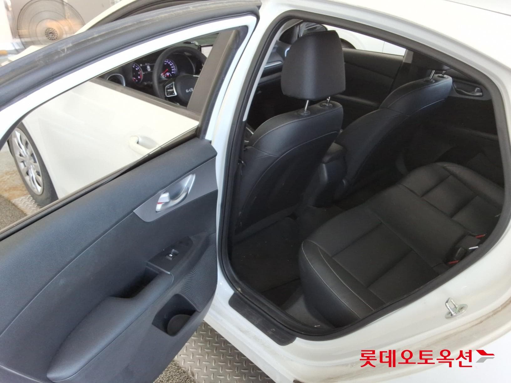 Kia - K3 | THE NEW (G) 1.6 Trendy 36