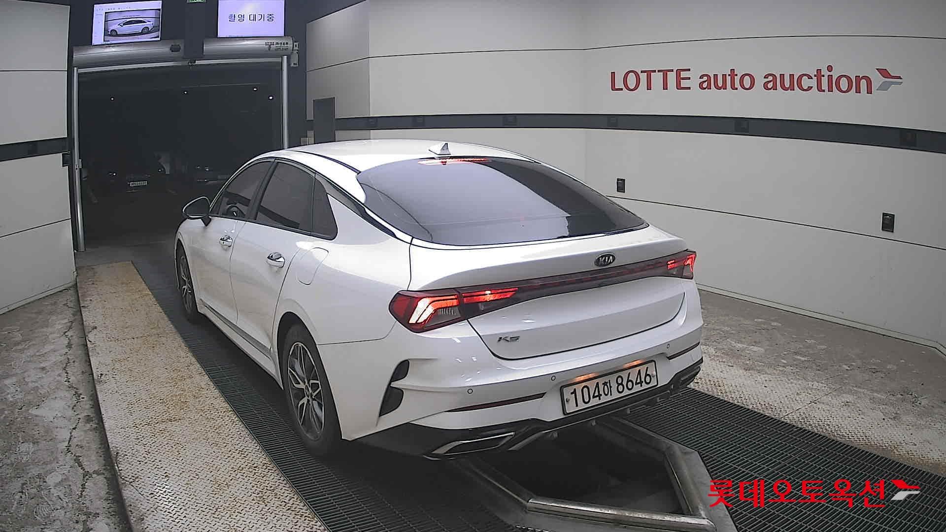 Kia - K5 | INTERACTIVE (G) 2.0 Prestige 9