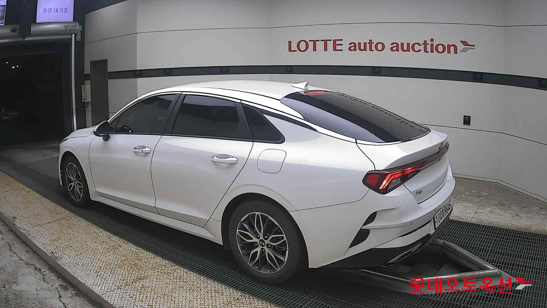 Kia - K5 | INTERACTIVE (G) 2.0 Prestige 8