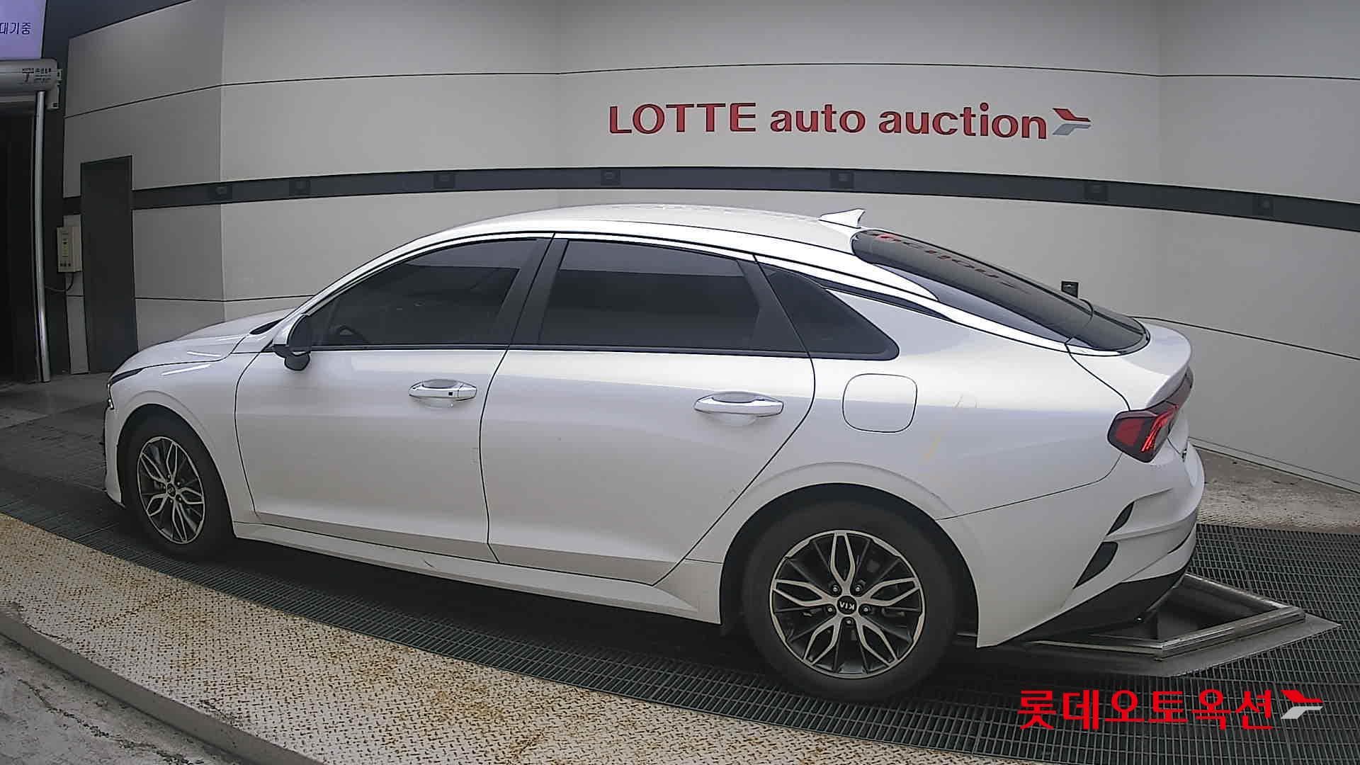 Kia - K5 | INTERACTIVE (G) 2.0 Prestige 7
