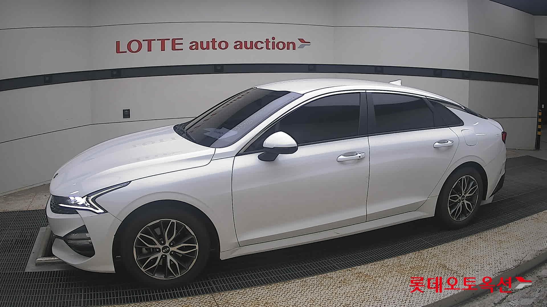 Kia - K5 | INTERACTIVE (G) 2.0 Prestige 5