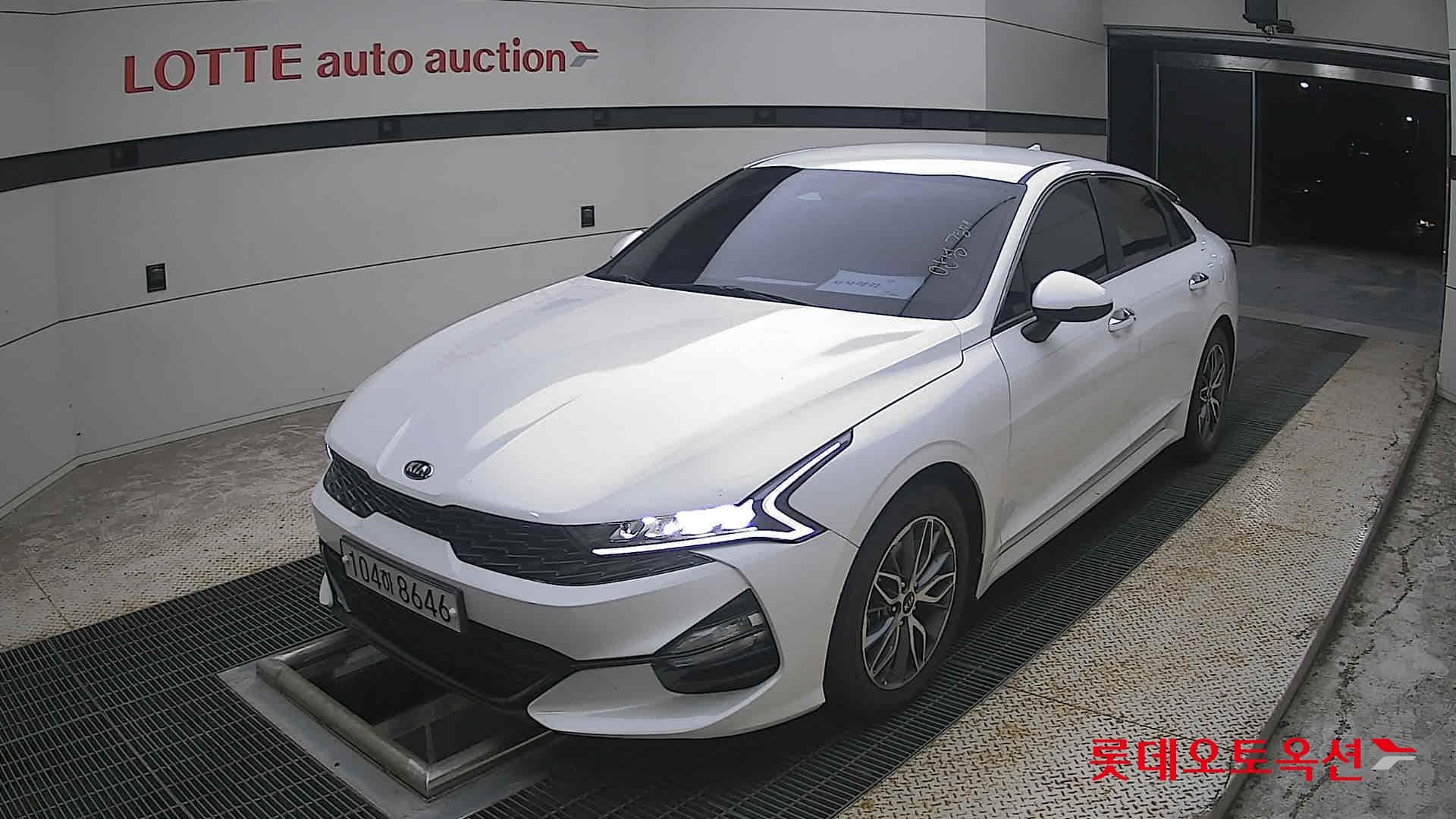 Kia - K5 | INTERACTIVE (G) 2.0 Prestige 3