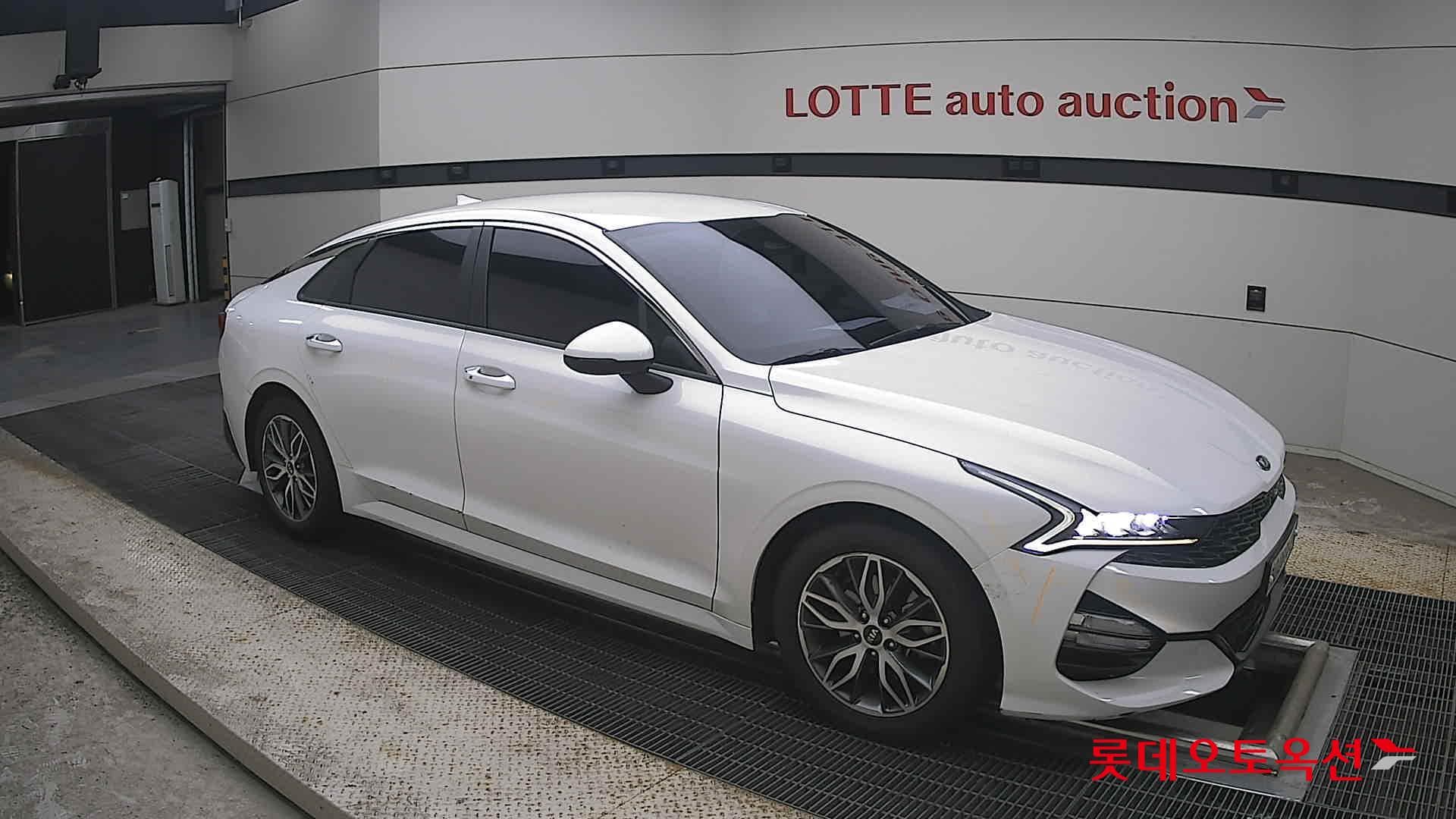 Kia - K5 | INTERACTIVE (G) 2.0 Prestige 18