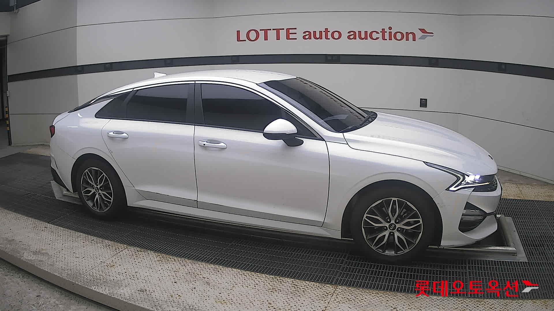 Kia - K5 | INTERACTIVE (G) 2.0 Prestige 17