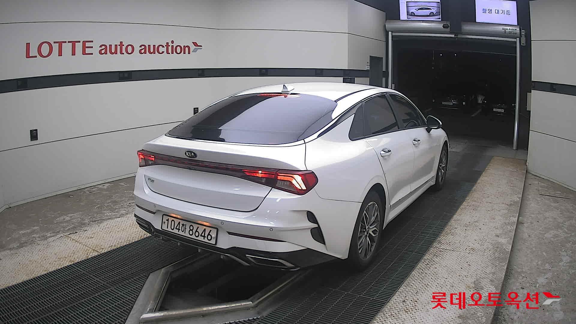 Kia - K5 | INTERACTIVE (G) 2.0 Prestige 13