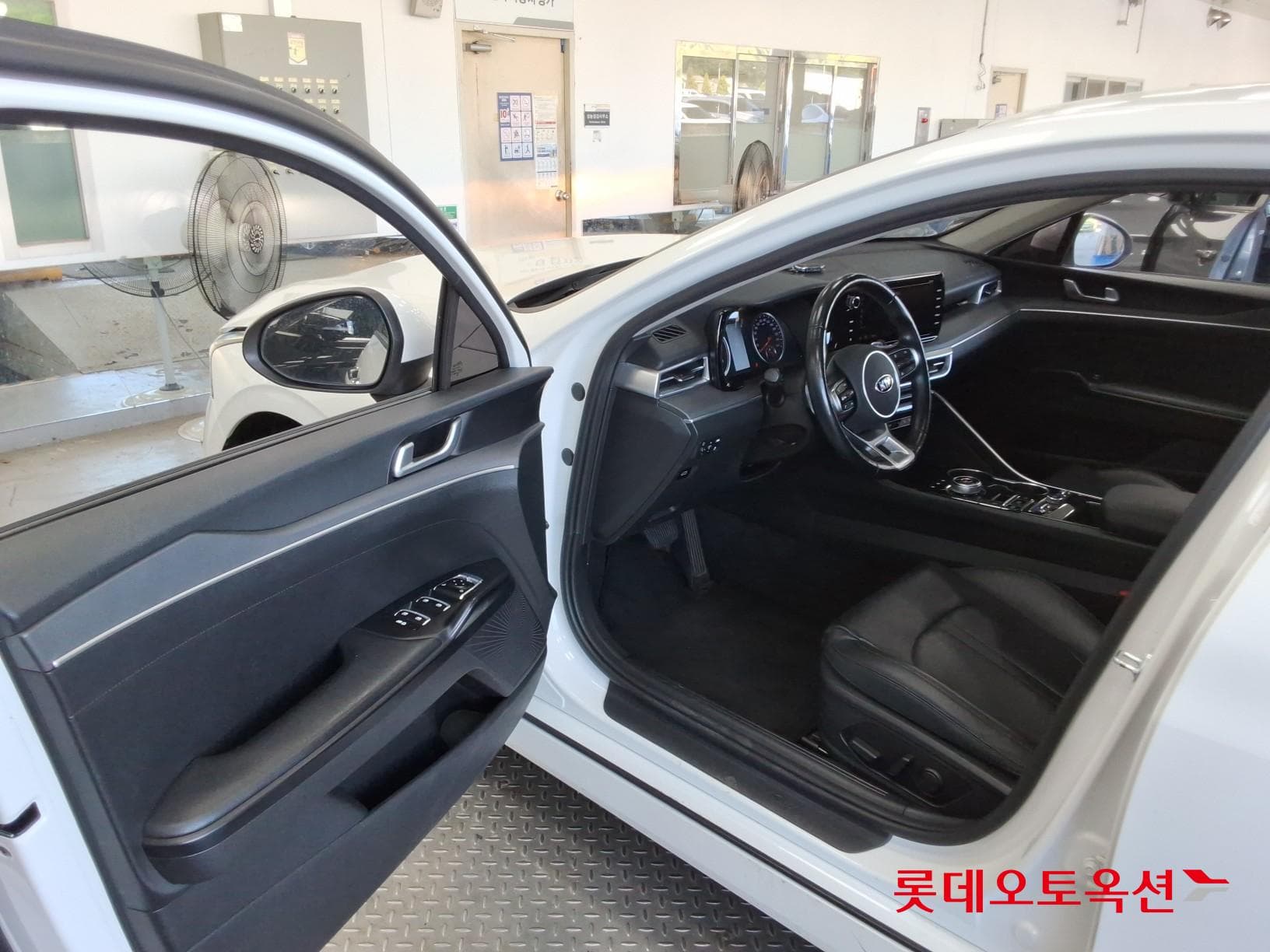 Kia - K5 | INTERACTIVE (G) 2.0 Prestige 35