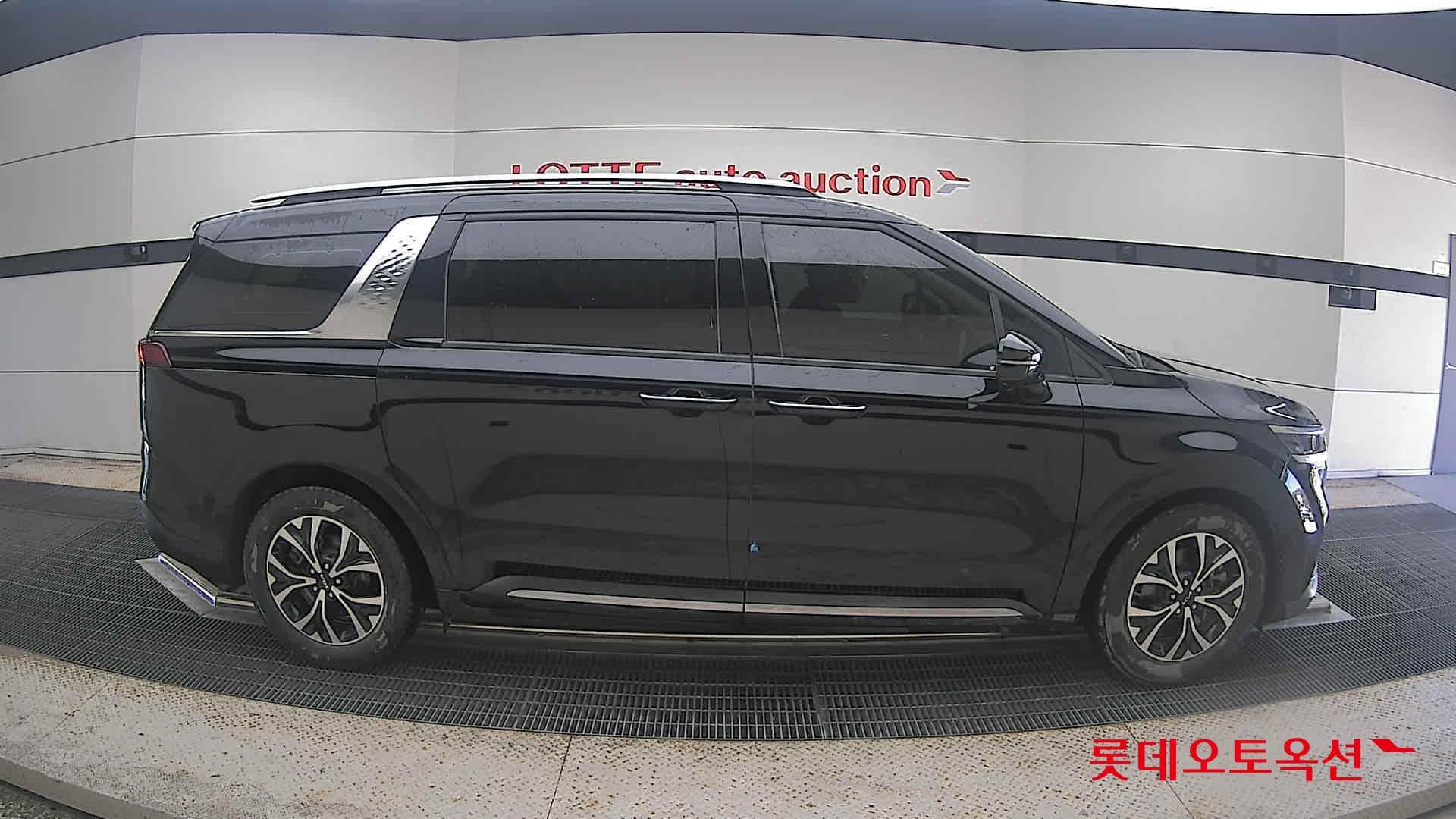 Kia - Carnival | KA4 (D) 2.2 Noblesse 9Seater 16