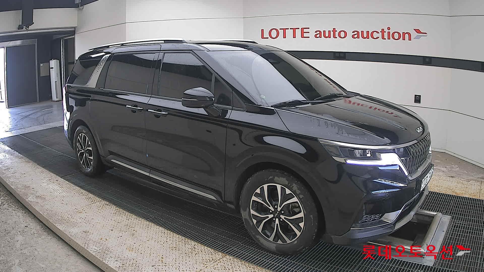 Kia - Carnival | KA4 (D) 2.2 Noblesse 9Seater 18