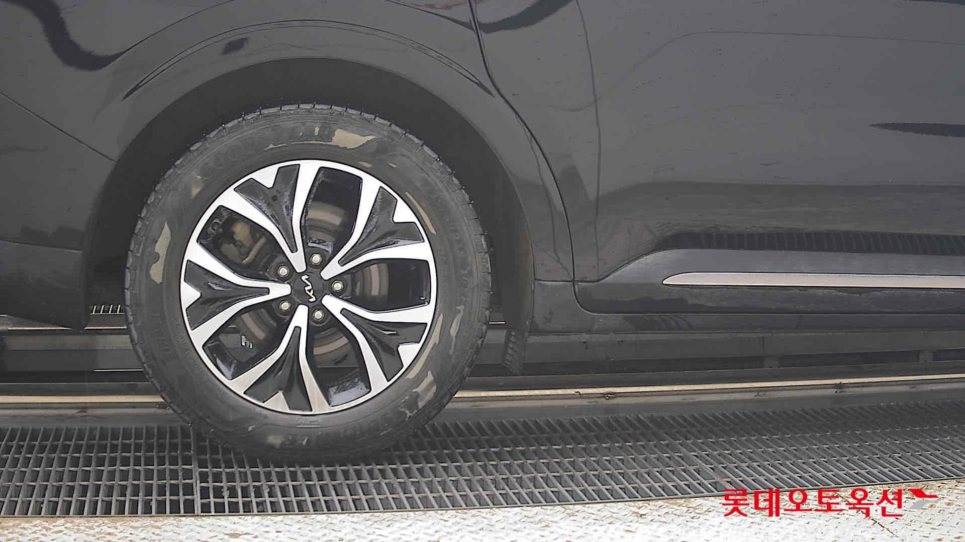 Kia - Carnival | KA4 (D) 2.2 Noblesse 9Seater 24
