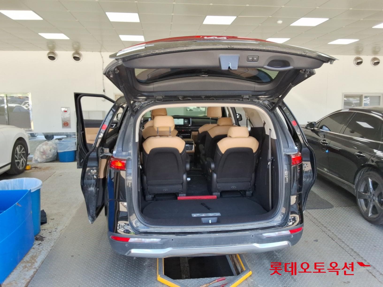 Kia - Carnival | KA4 (D) 2.2 Noblesse 9Seater 38