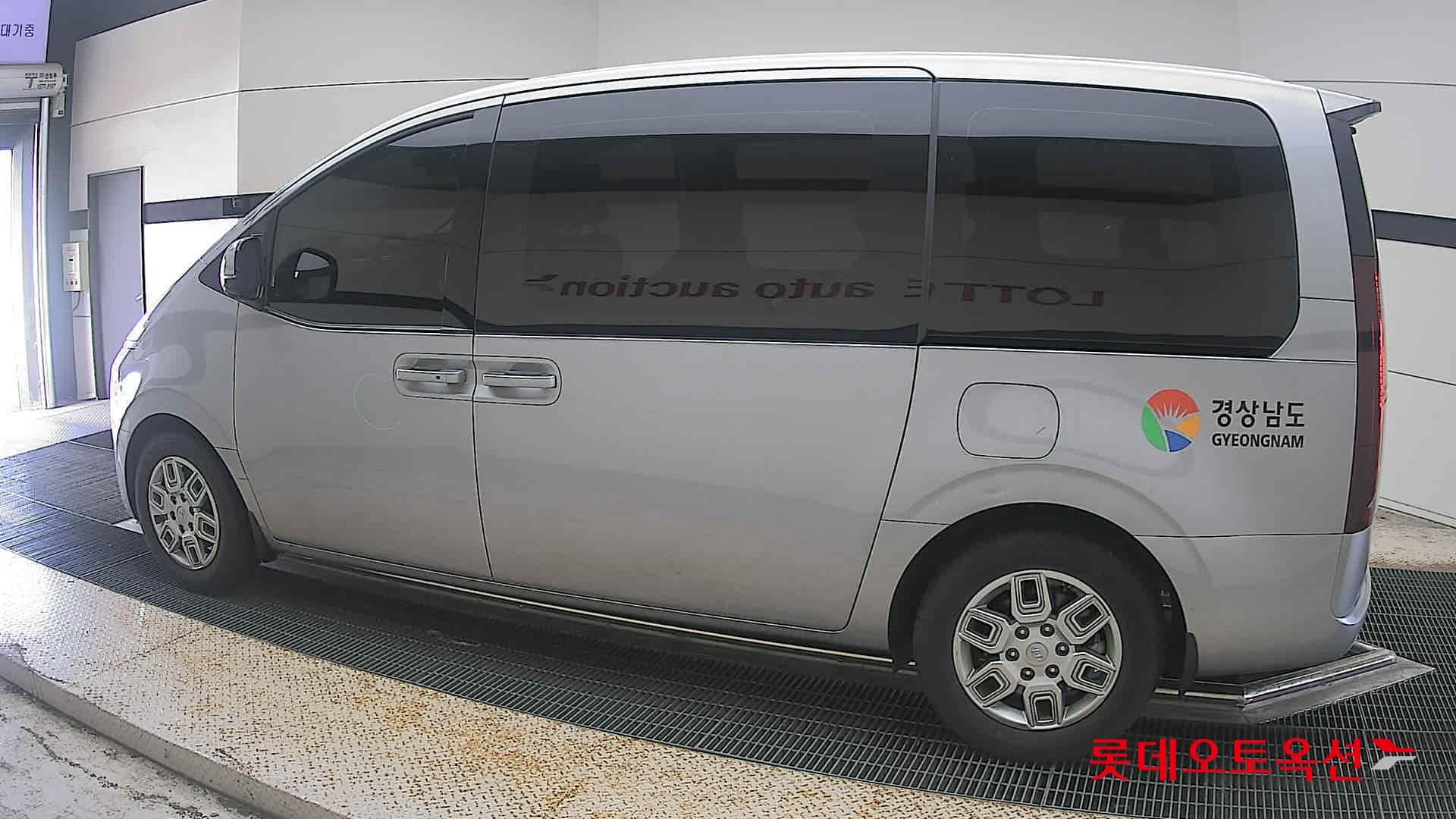 Hyundai - Стария | (D)2.2 Tourer Modern 9 2WD AT 7