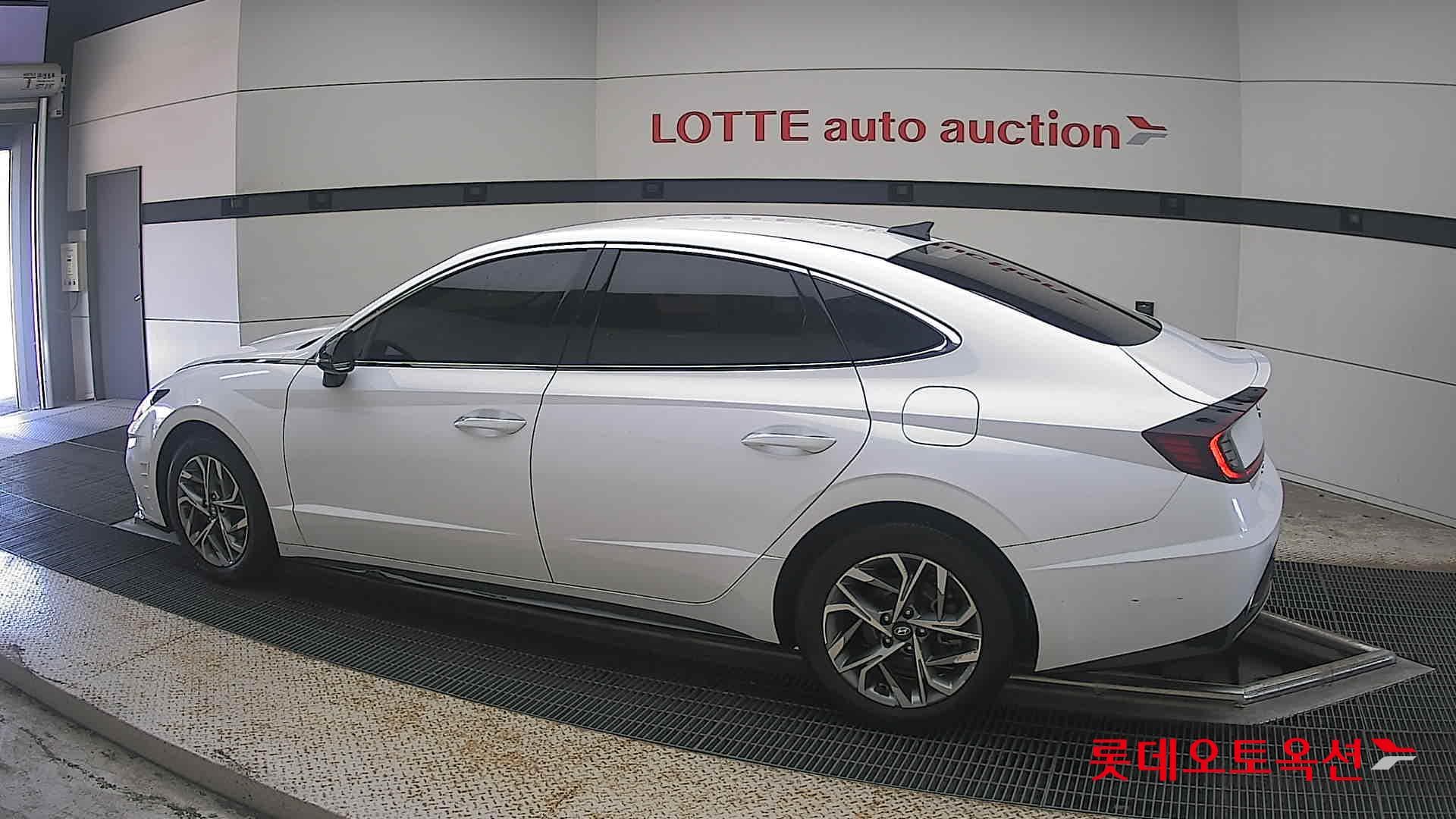 Hyundai - Sonata | DN8 (G) 2.0 Modern 7