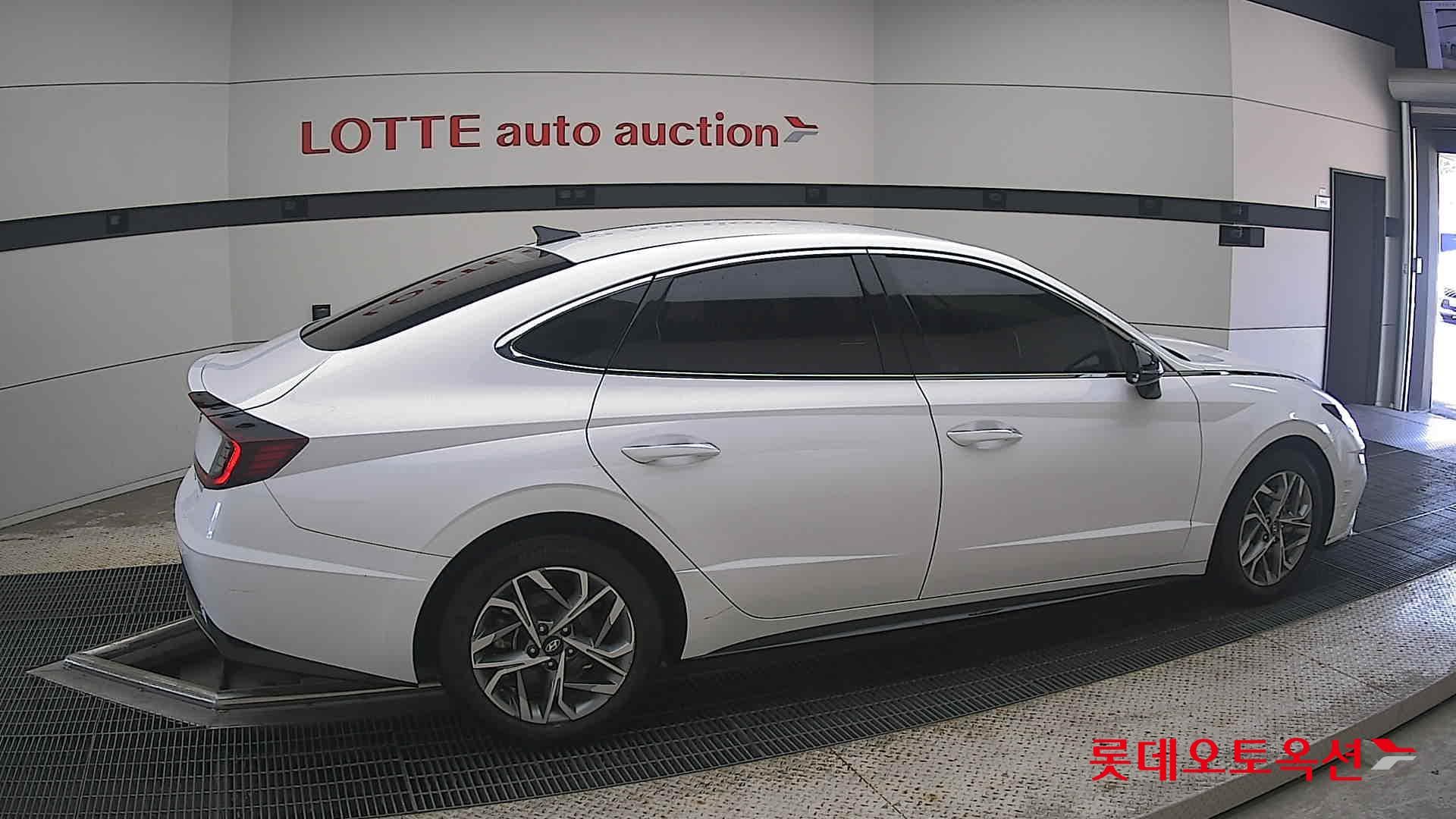 Hyundai - Sonata | DN8 (G) 2.0 Modern 15