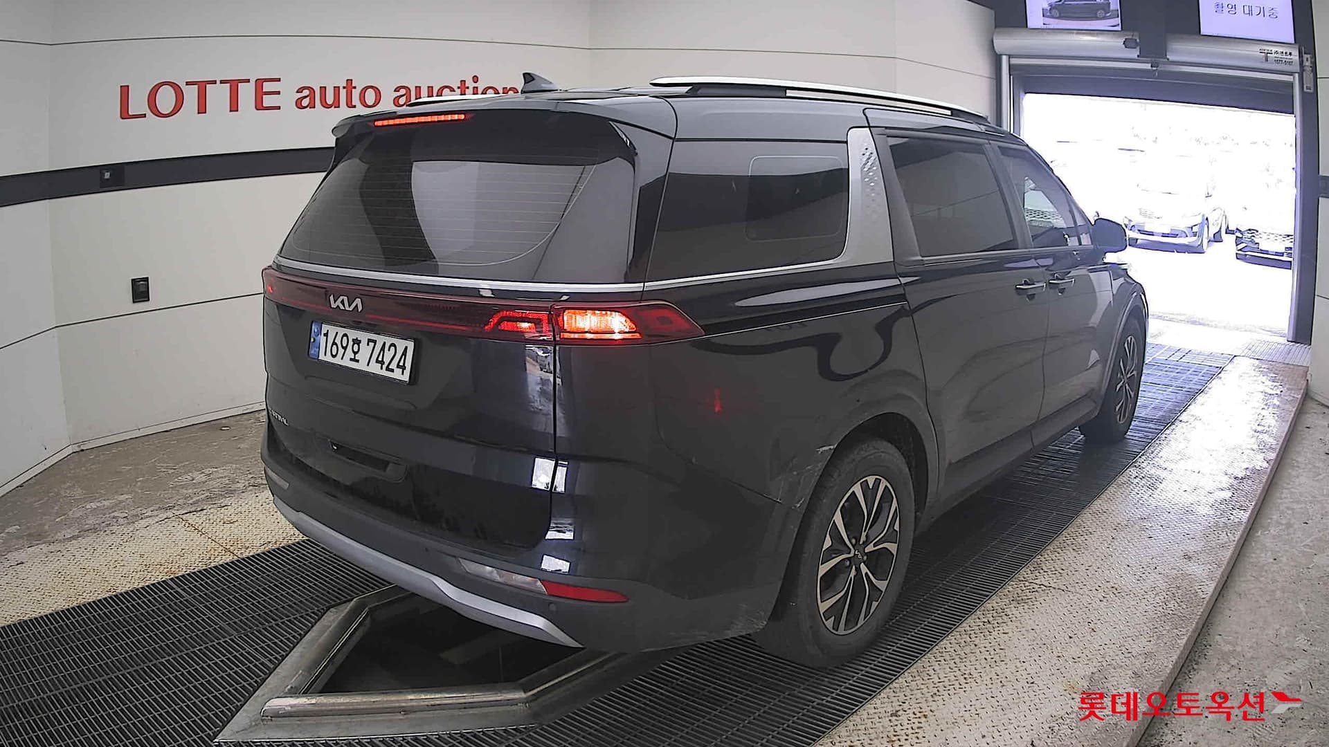 Kia - Carnival | KA4 (D) 2.2 Prestige 9Seater 12