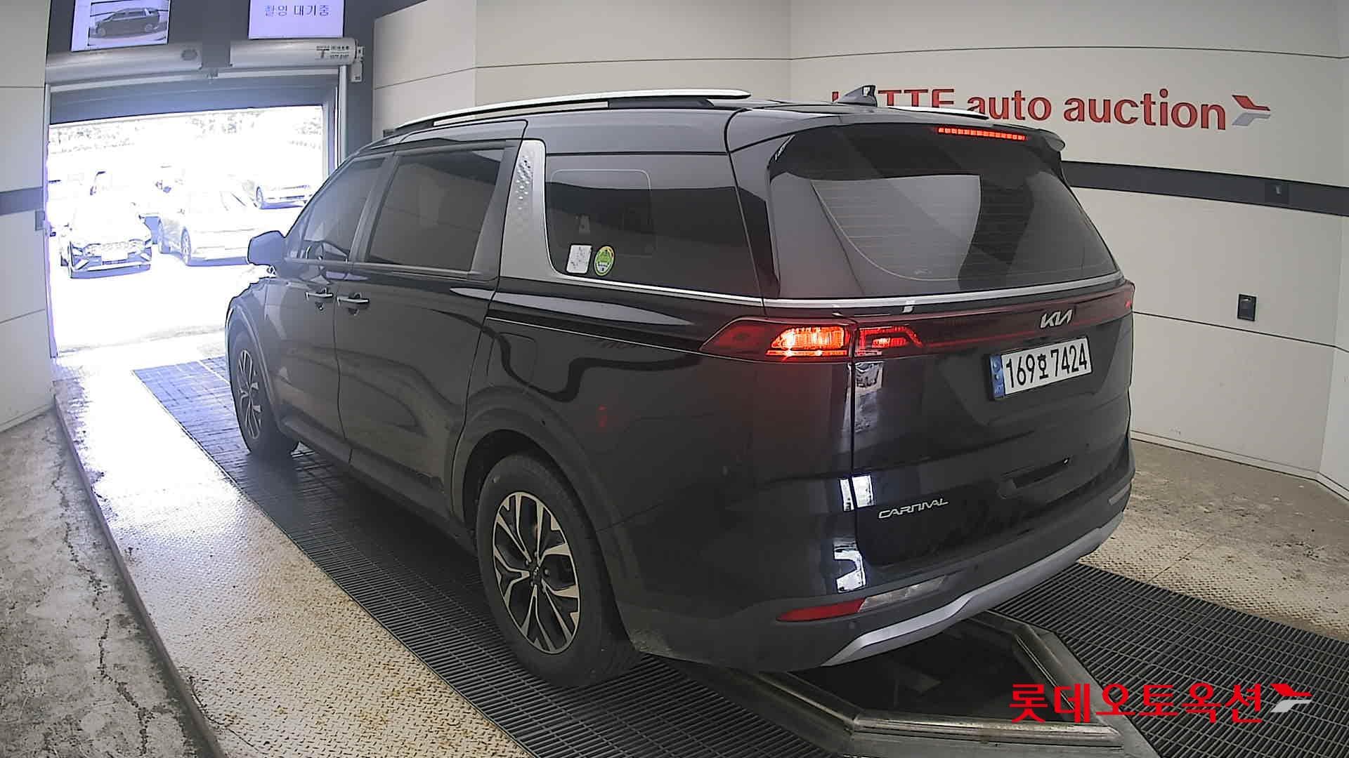 Kia - Carnival | KA4 (D) 2.2 Prestige 9Seater 10