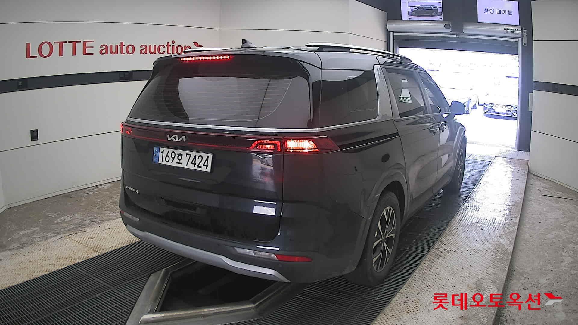 Kia - Carnival | KA4 (D) 2.2 Prestige 9Seater 13
