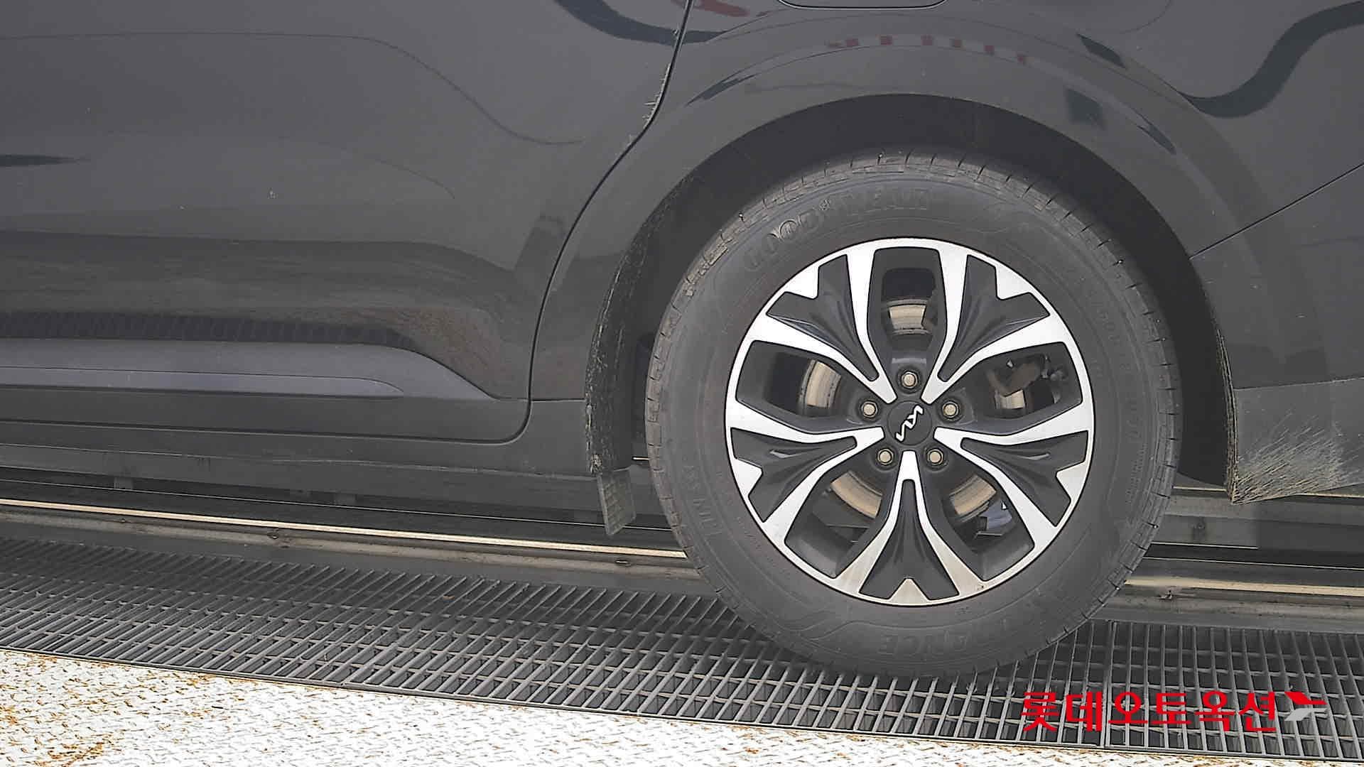 Kia - Carnival | KA4 (D) 2.2 Prestige 9Seater 22