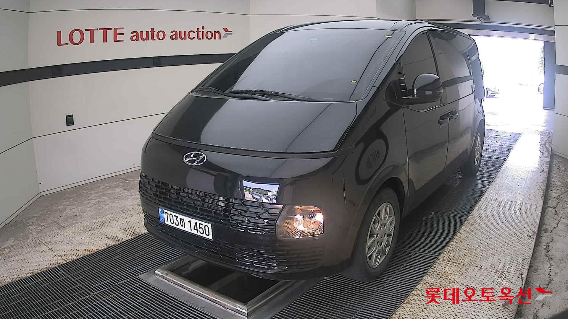 هيونداي - ستاريا | (D) 2.2 Tourer 11Seater Modern 2