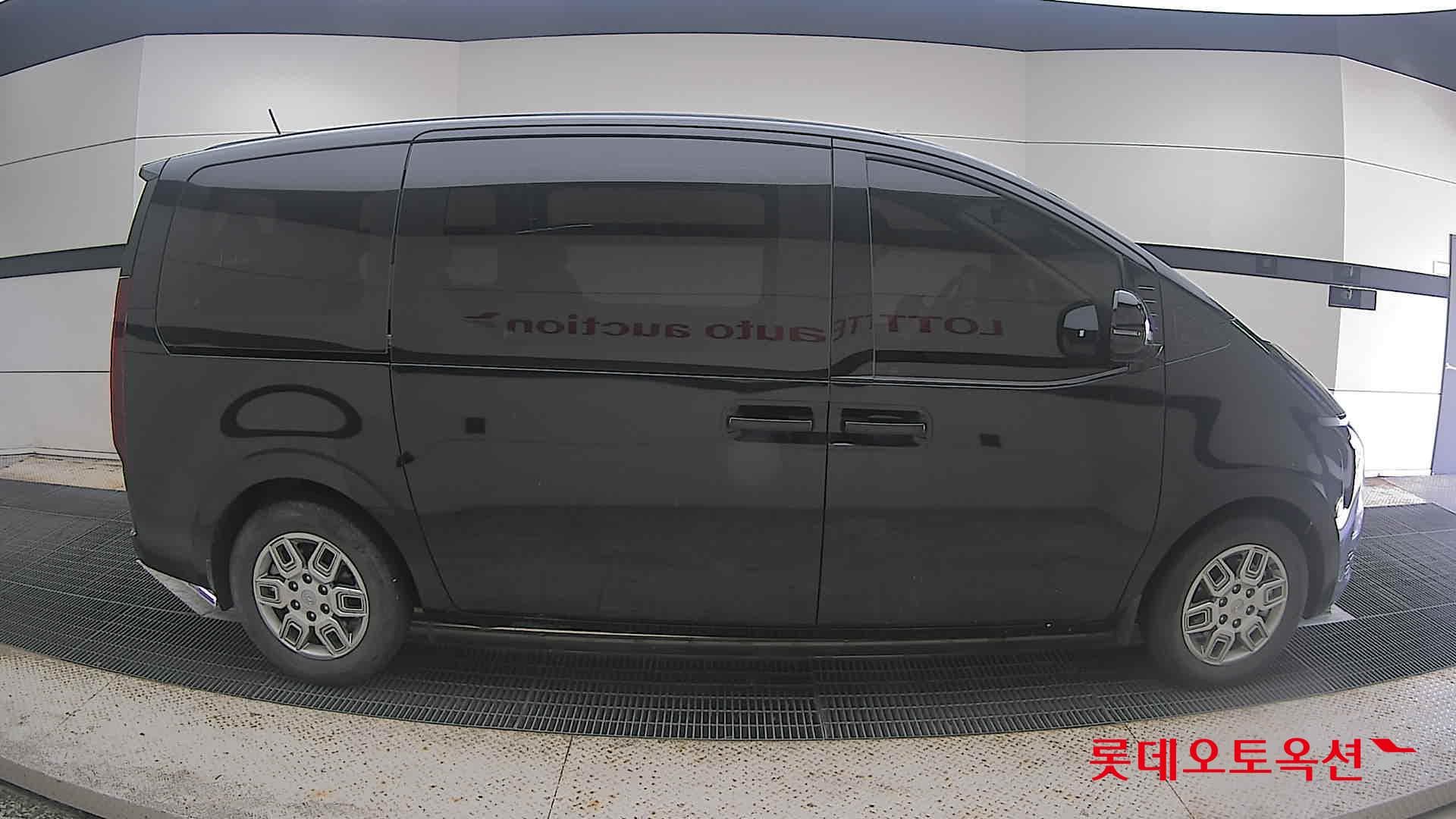 هيونداي - ستاريا | (D) 2.2 Tourer 11Seater Modern 16