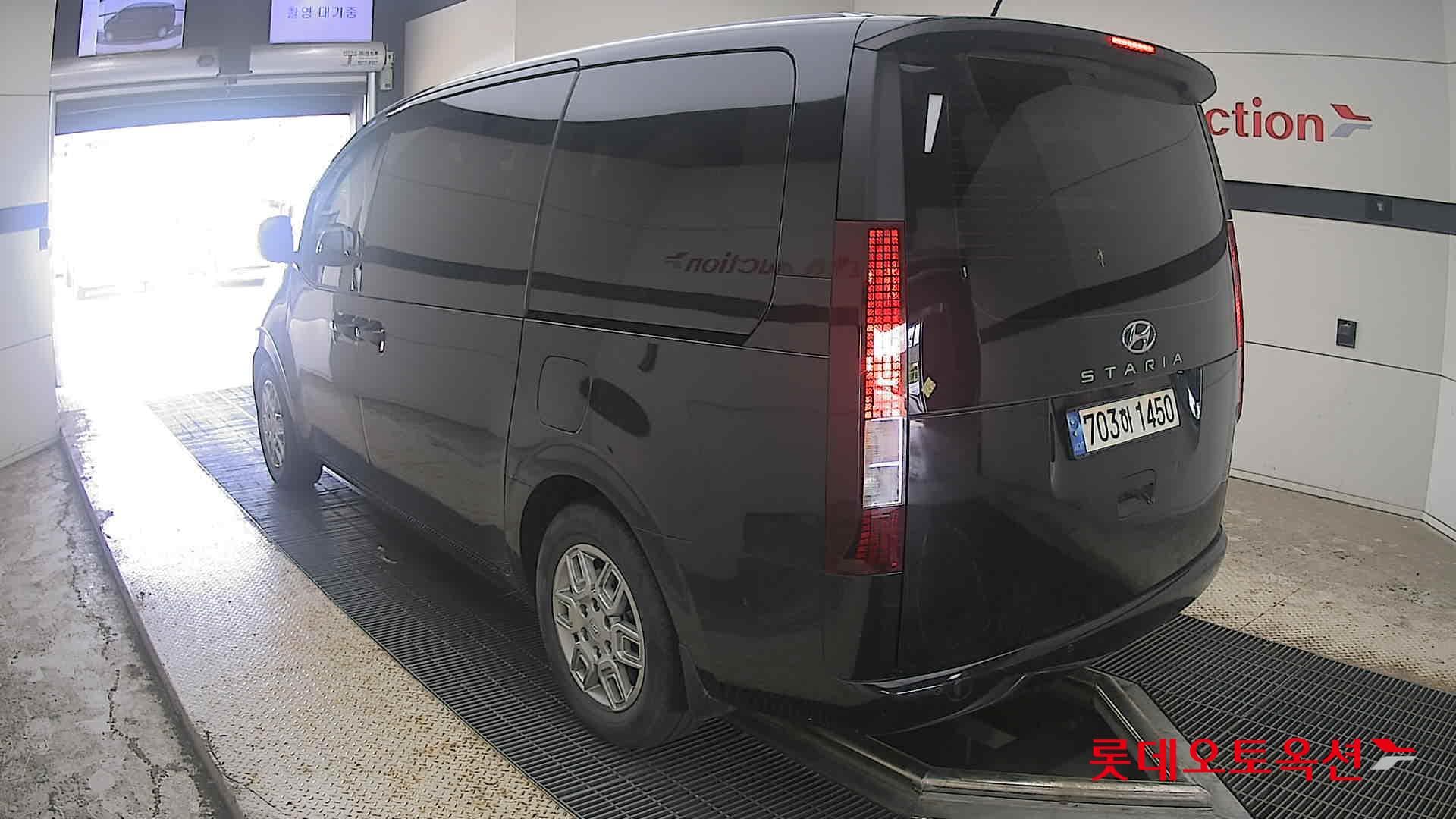 هيونداي - ستاريا | (D) 2.2 Tourer 11Seater Modern 10