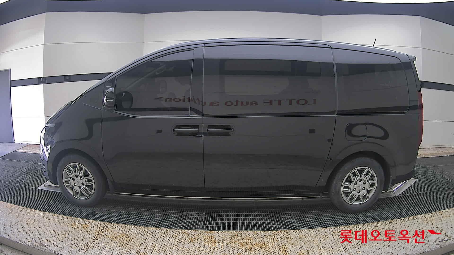 هيونداي - ستاريا | (D) 2.2 Tourer 11Seater Modern 6