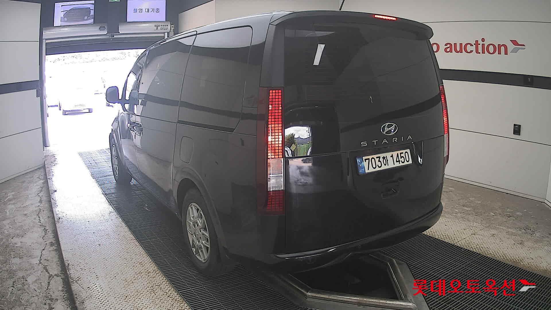 هيونداي - ستاريا | (D) 2.2 Tourer 11Seater Modern 9