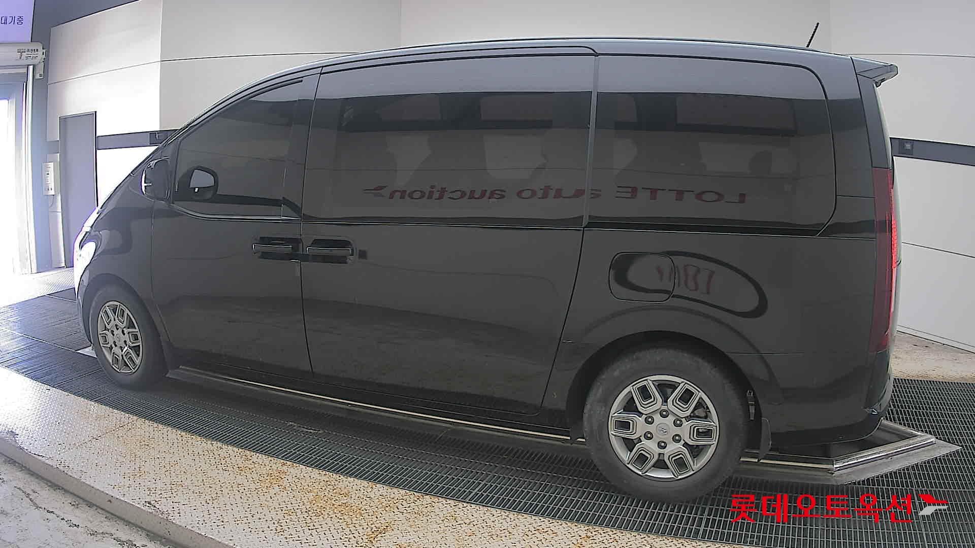 هيونداي - ستاريا | (D) 2.2 Tourer 11Seater Modern 7