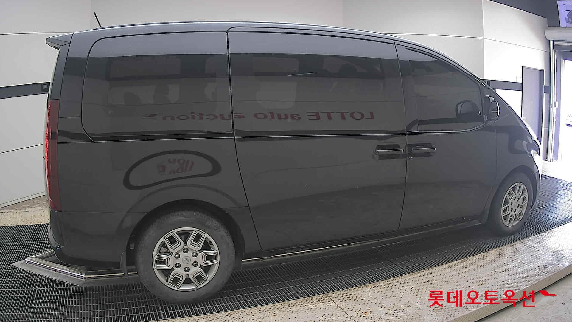 هيونداي - ستاريا | (D) 2.2 Tourer 11Seater Modern 15