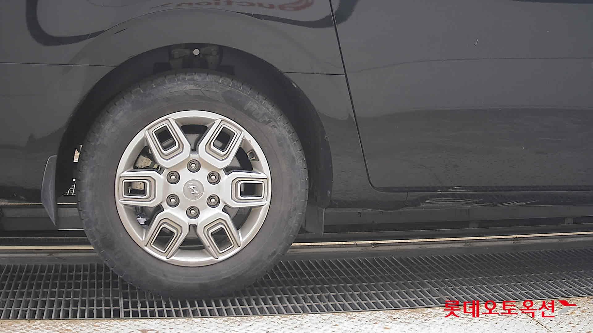 هيونداي - ستاريا | (D) 2.2 Tourer 11Seater Modern 24