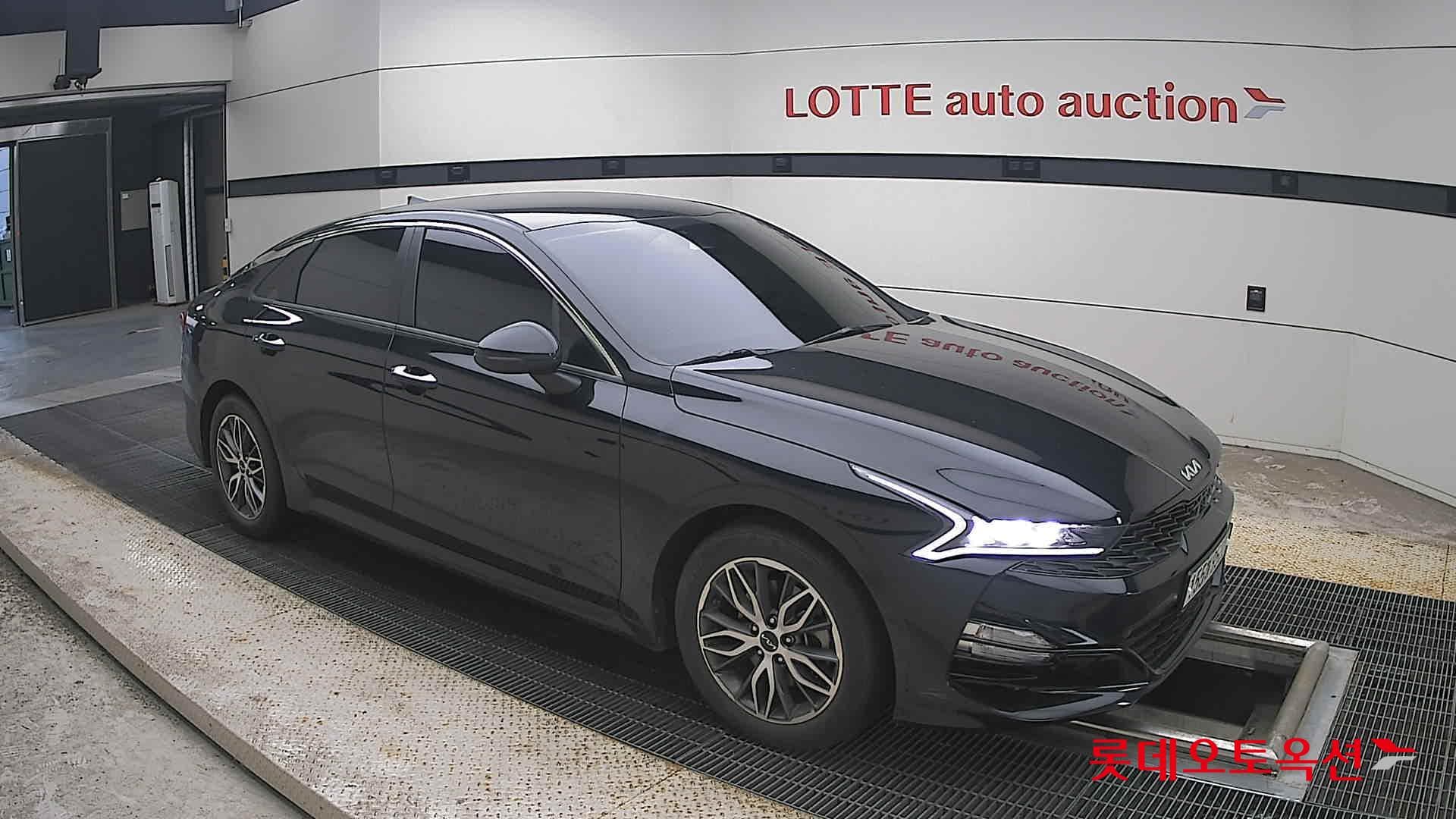 Kia - K5 | INTERACTIVE (G) 2.0 Prestige 18