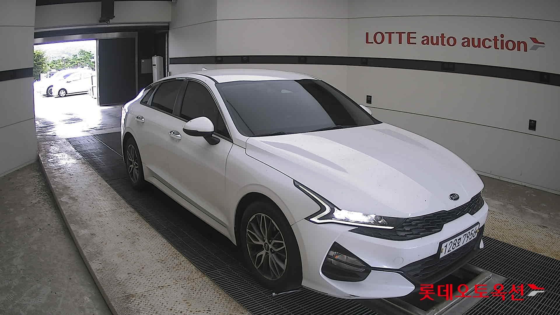 Kia - K5 | INTERACTIVE (G) 2.0 Trendy 19