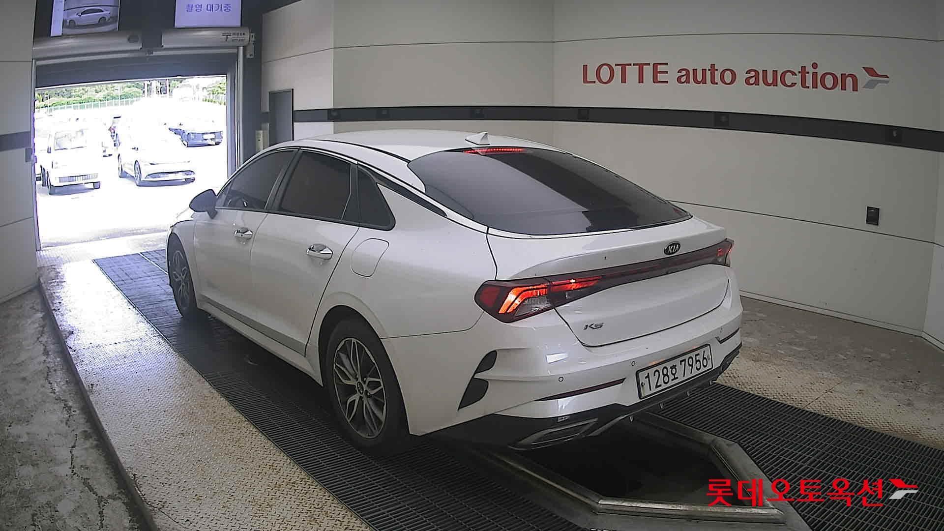 Kia - K5 | INTERACTIVE (G) 2.0 Trendy 10