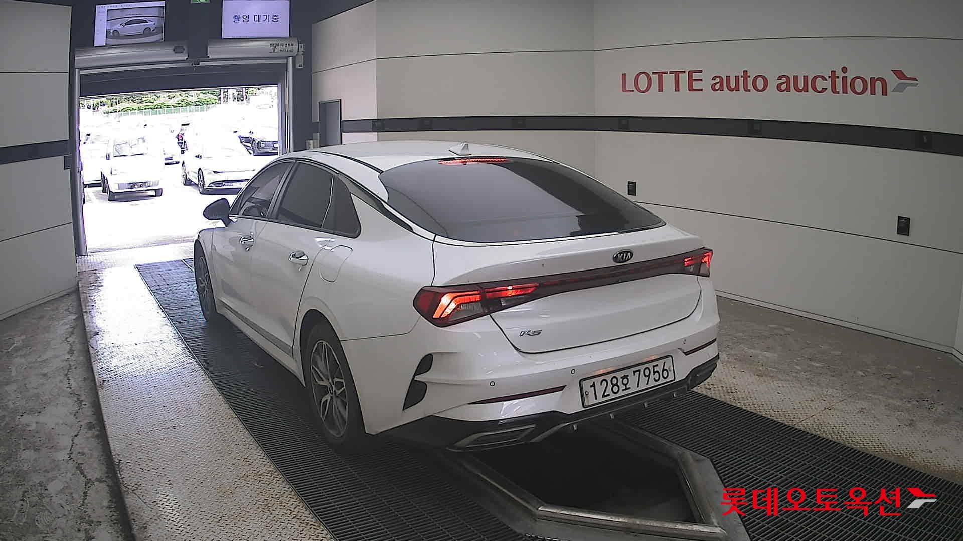 Kia - K5 | INTERACTIVE (G) 2.0 Trendy 9