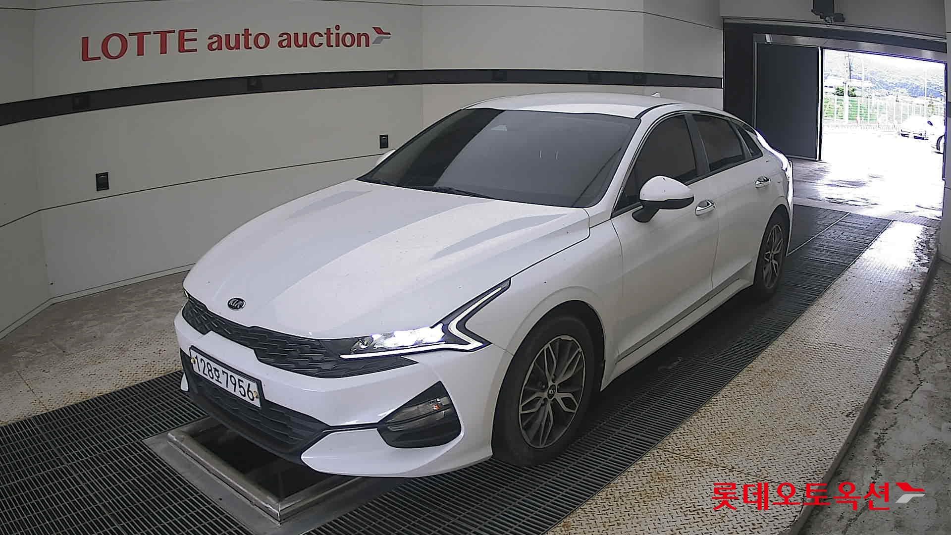 Kia - K5 | INTERACTIVE (G) 2.0 Trendy 3