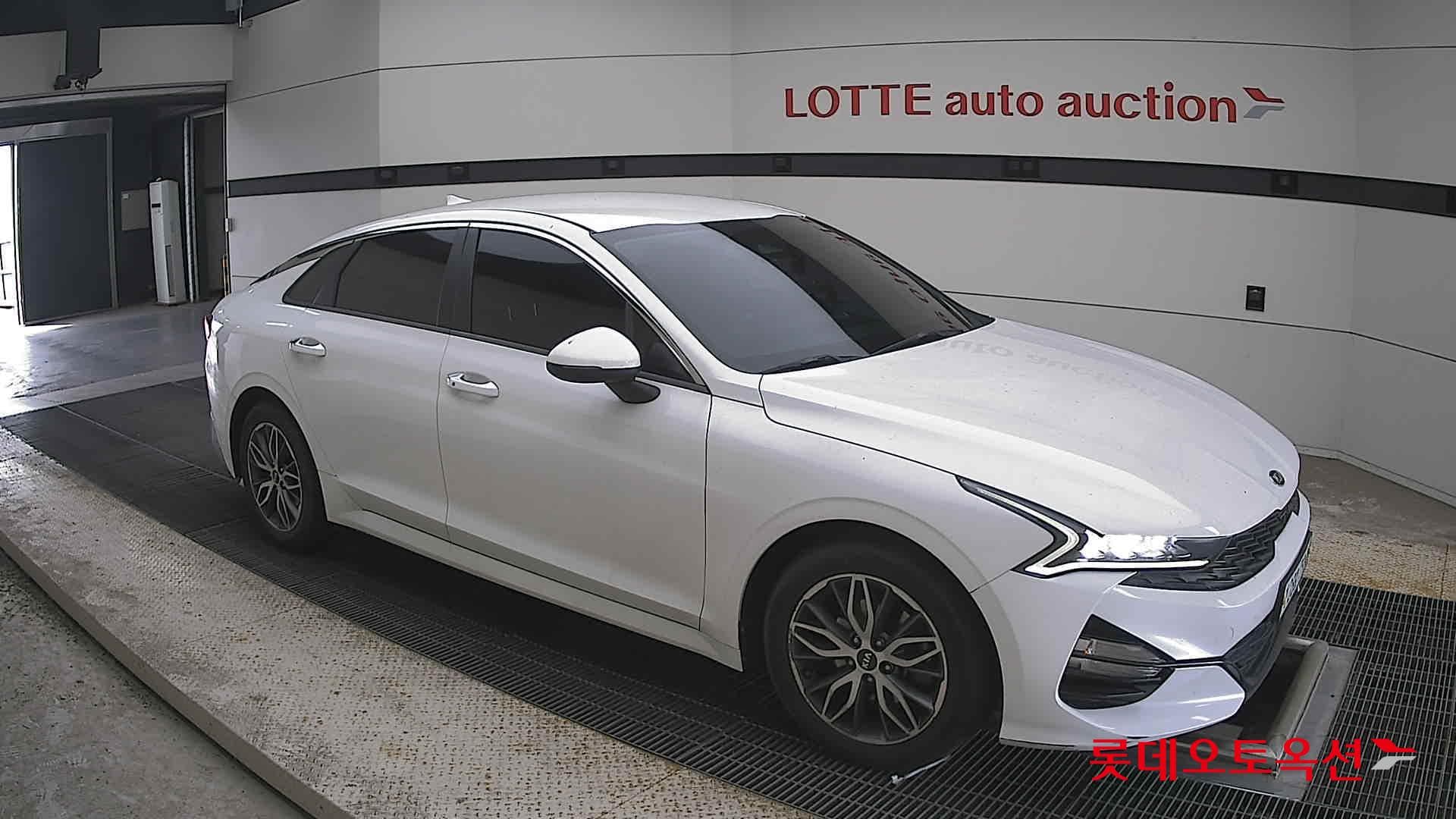 Kia - K5 | INTERACTIVE (G) 2.0 Trendy 18