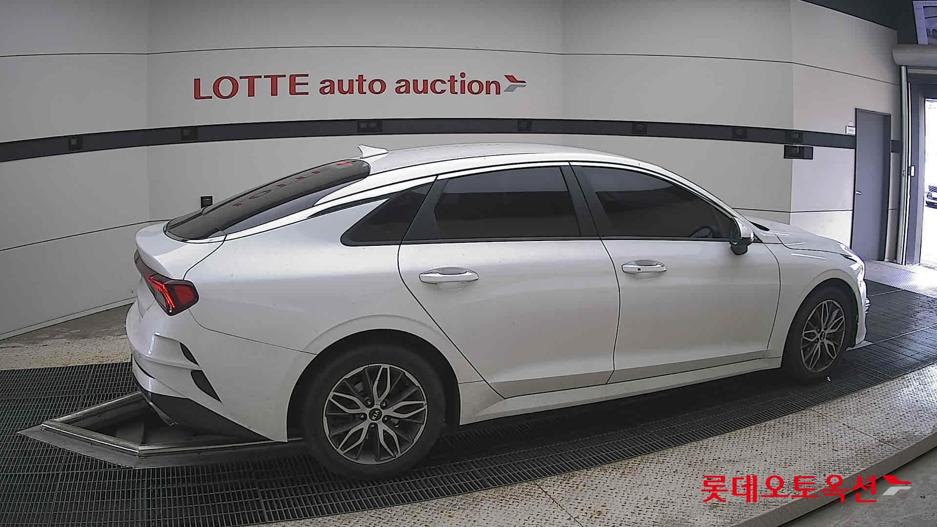 Kia - K5 | INTERACTIVE (G) 2.0 Trendy 15
