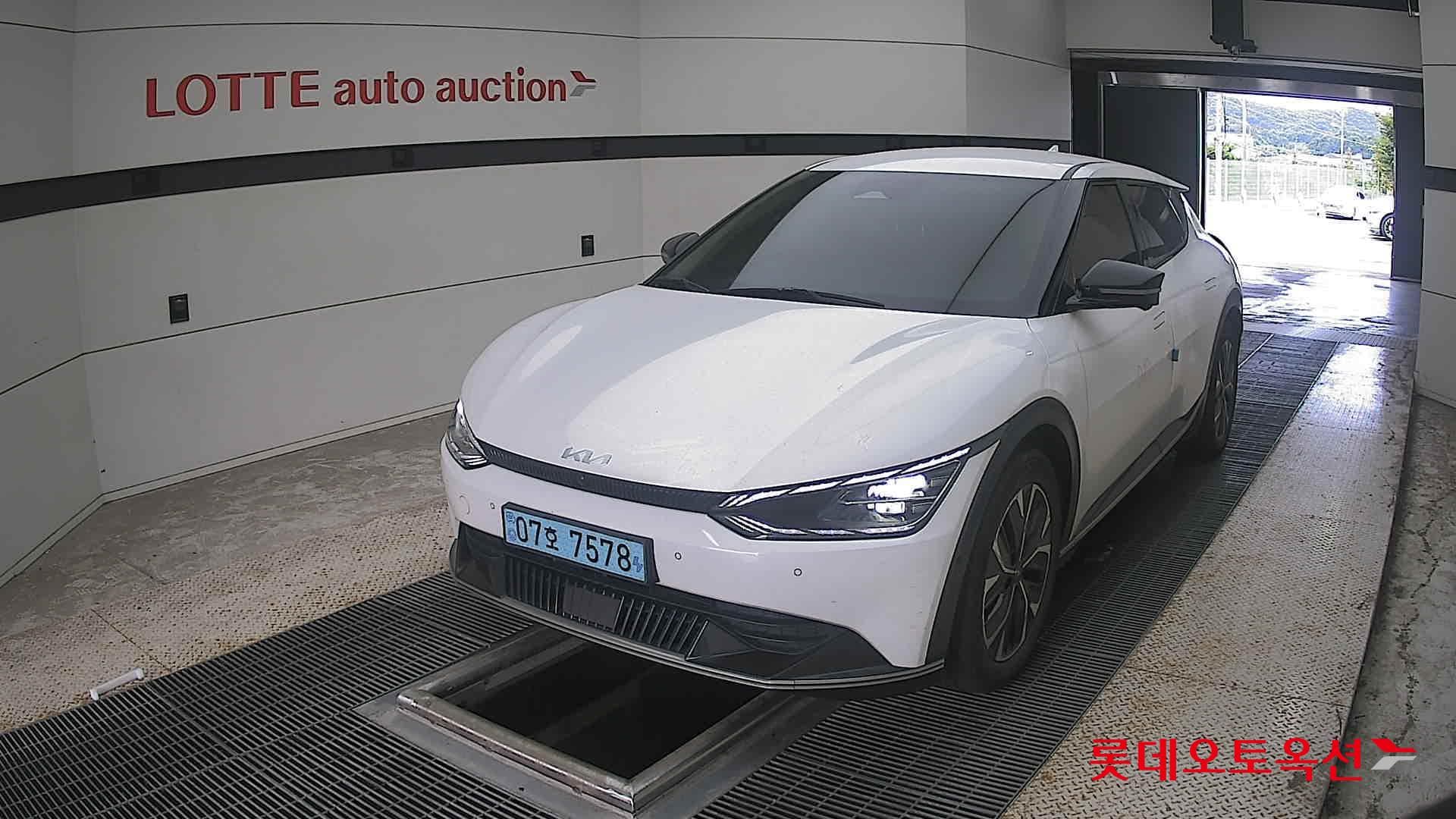 Kia - EV6 | (E) Long Range 2WD 2