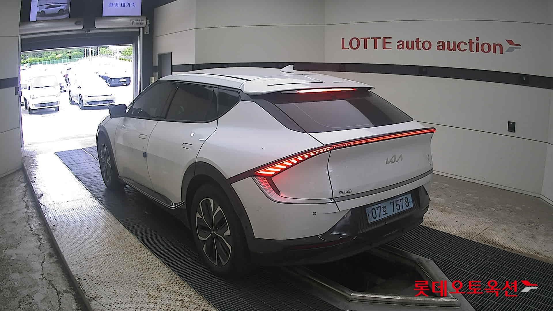 Kia - EV6 | (E) Long Range 2WD 10