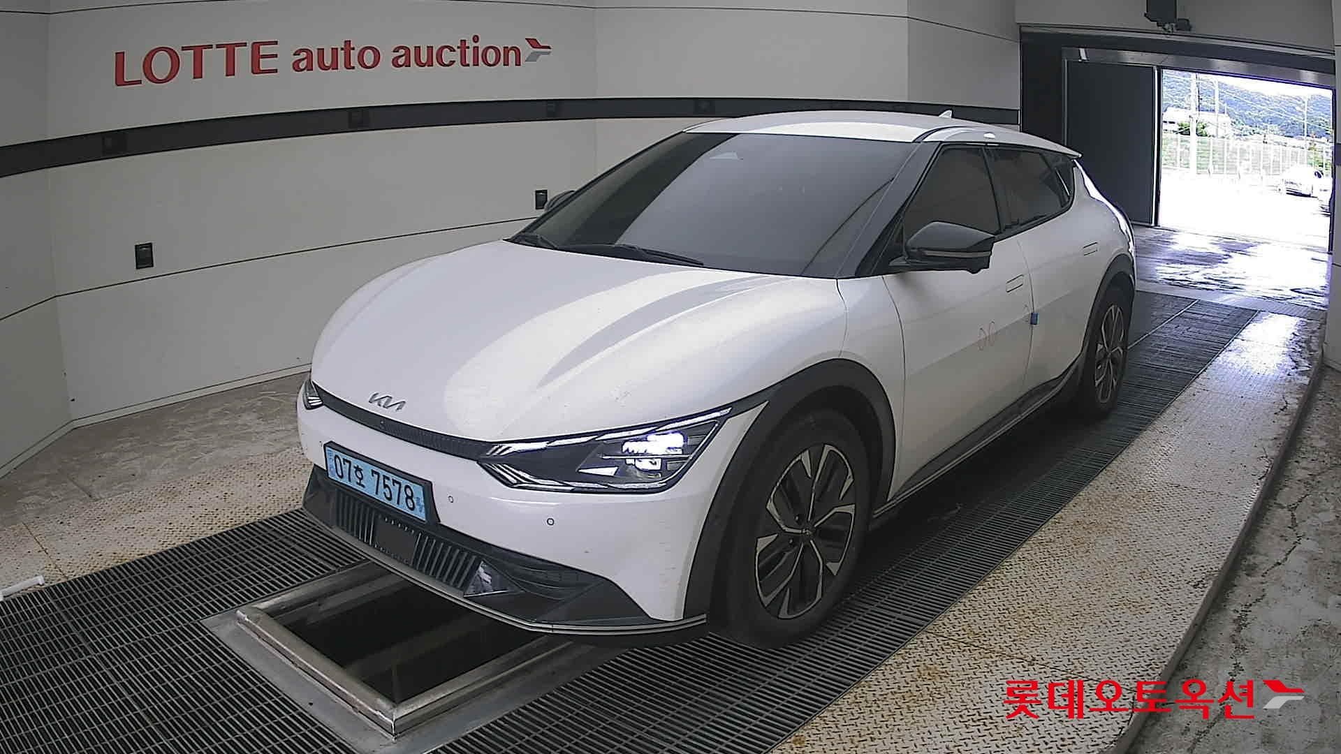Kia - EV6 | (E) Long Range 2WD 3