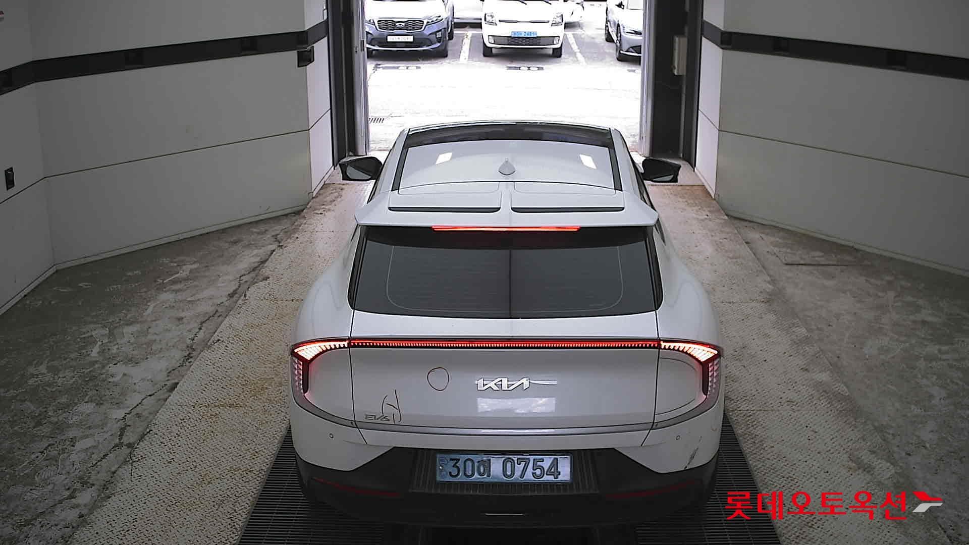 Kia - EV6 | (E) Long Range 2WD 11